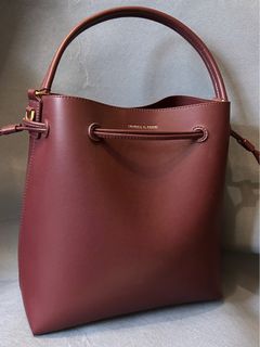 Charles & Keith 酒紅色手提桶包64225405812098110