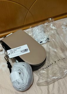 Charles & Keith 多色斜挎包64227219659779110