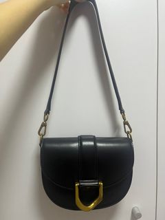 Charles & Keith 黑色半圓肩背包64229339592579110