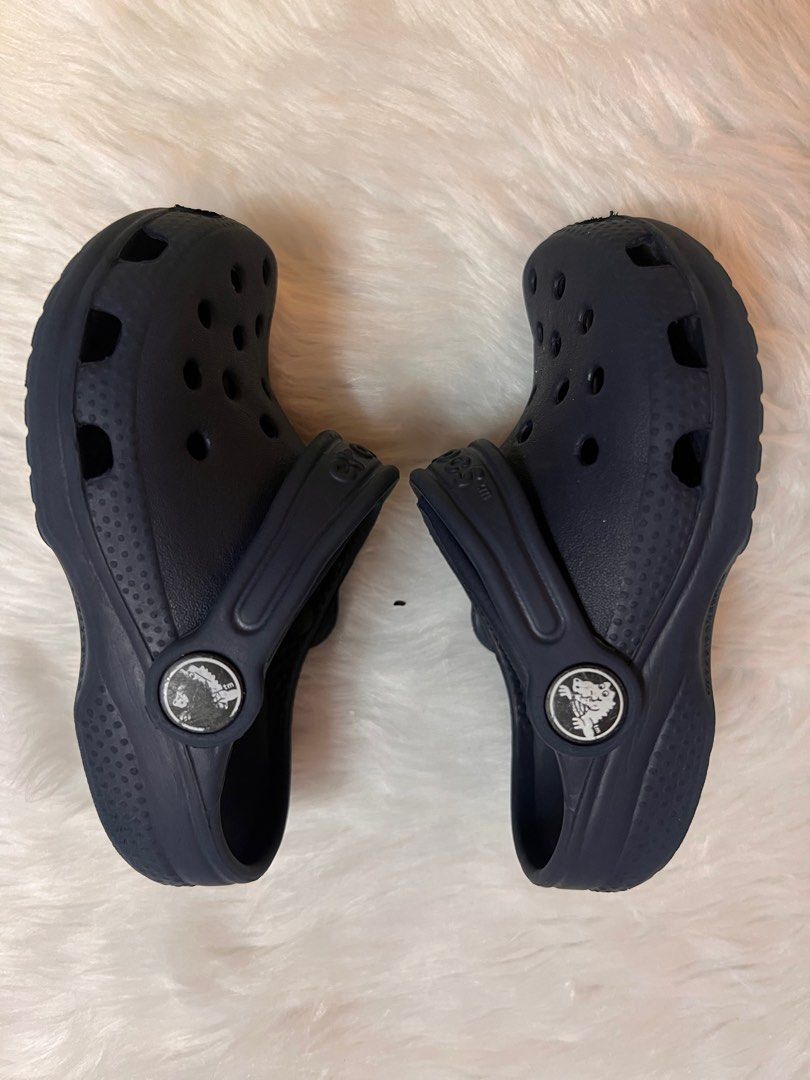 Crocs Navy Blue Clogs (Category: Babies & Kids Fashion) located in Lubao. Submitted by mioreecollection (Listing ID 1399387498, Image 3). Description: - Navy blue Crocs clogs - Features Crocs logo - Size visible on sole - Comfortable and easy to clean - Perfect for everyday wear.