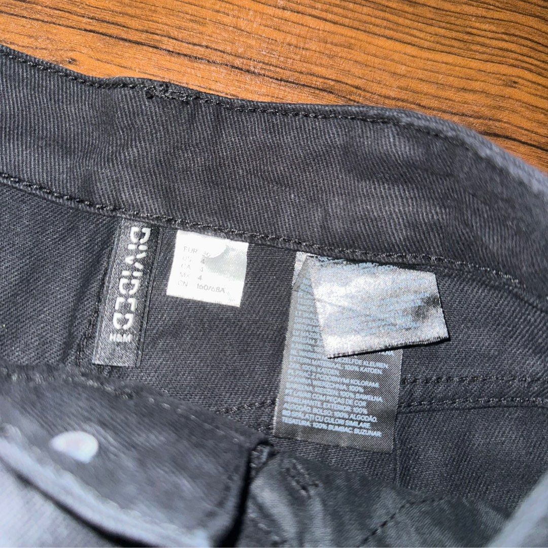 Divided by H&M Black Mom Shorts (Category: Shorts) located in Paranaque City. Submitted by avilcurates (Listing ID 1399365927, Image 3). Description: ✿ Divided by H&M ✿ US 4 | 26-27 ʀᴇᴍᴀʀᴋs: solid black color (not faded) like new & no flaws! 𝗳𝗲𝘄 𝗿𝗲𝗺𝗶𝗻𝗱𝗲𝗿𝘀: 𐙚 payment first basis 𐙚 no cancellation of order(s) 𐙚 no return/refund 𐙚 color may vary due to lighting 𐙚 PURE SELECTION. manage your expectations & buy at your own risk. Discl