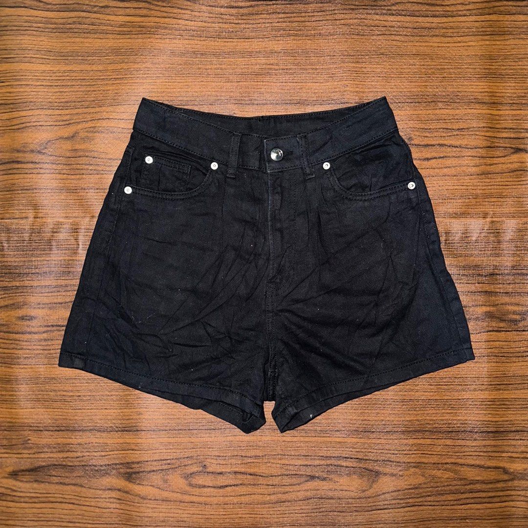 Divided by H&M Black Mom Shorts (Category: Shorts) located in Paranaque City. Submitted by avilcurates (Listing ID 1399365927, Image 1). Description: ✿ Divided by H&M ✿ US 4 | 26-27 ʀᴇᴍᴀʀᴋs: solid black color (not faded) like new & no flaws! 𝗳𝗲𝘄 𝗿𝗲𝗺𝗶𝗻𝗱𝗲𝗿𝘀: 𐙚 payment first basis 𐙚 no cancellation of order(s) 𐙚 no return/refund 𐙚 color may vary due to lighting 𐙚 PURE SELECTION. manage your expectations & buy at your own risk. Discl