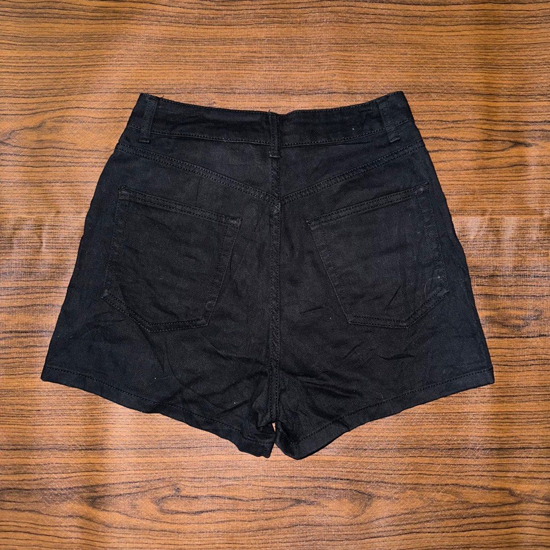 Divided by H&M Black Mom Shorts (Category: Shorts) located in Paranaque City. Submitted by avilcurates (Listing ID 1399365927, Image 2). Description: ✿ Divided by H&M ✿ US 4 | 26-27 ʀᴇᴍᴀʀᴋs: solid black color (not faded) like new & no flaws! 𝗳𝗲𝘄 𝗿𝗲𝗺𝗶𝗻𝗱𝗲𝗿𝘀: 𐙚 payment first basis 𐙚 no cancellation of order(s) 𐙚 no return/refund 𐙚 color may vary due to lighting 𐙚 PURE SELECTION. manage your expectations & buy at your own risk. Discl