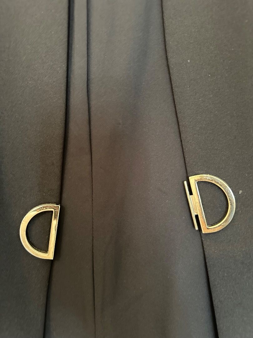 DKNY Dress Blazer (Category: Coats, Jackets and Outerwear) located in Mandaluyong City. Submitted by mindfully_decluttering (Listing ID 1399282477, Image 2). Description: Bought in Hawaii Fits M-XL Last Price only.