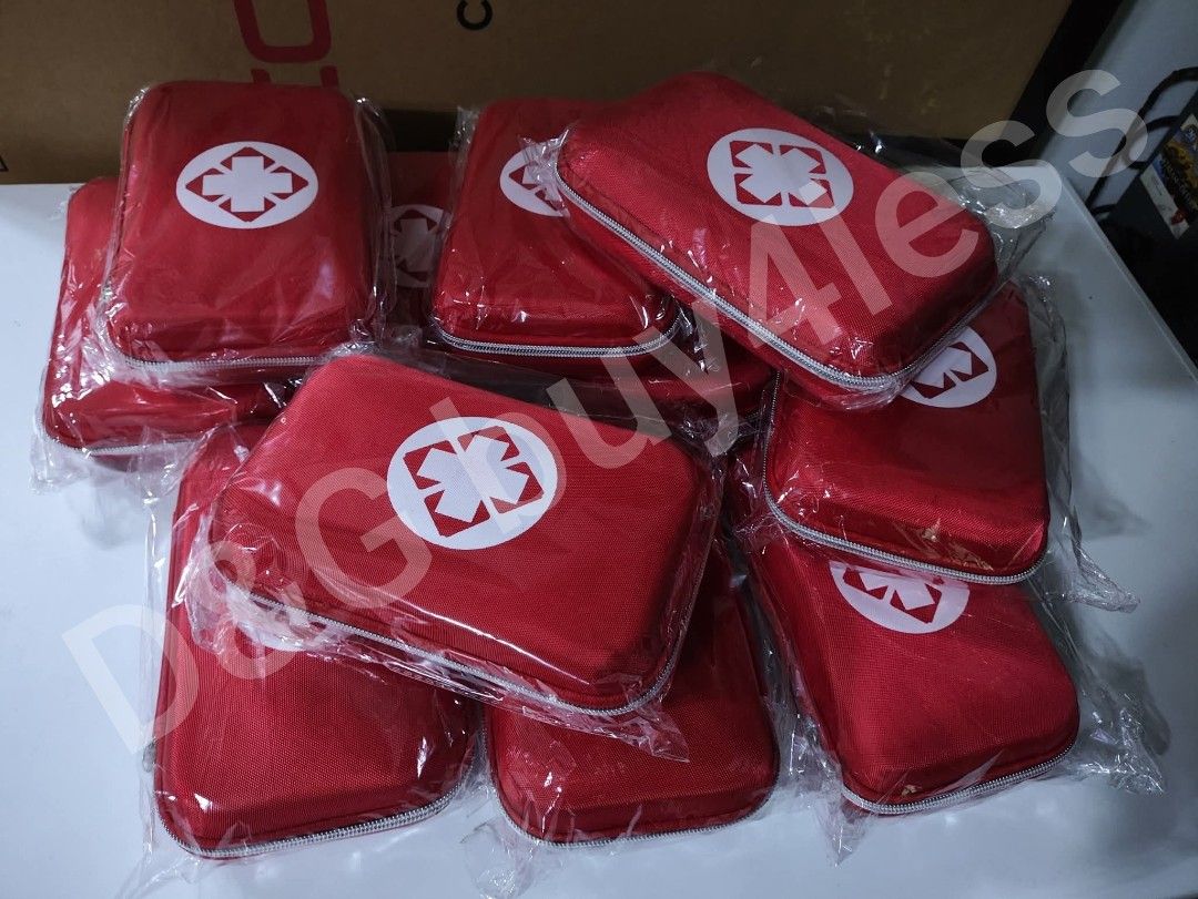 Emergency kit (Category: Medical Supplies & Tools) located in Mandaluyong City. Submitted by shopmla (Listing ID 1399396486, Image 2). Description: .