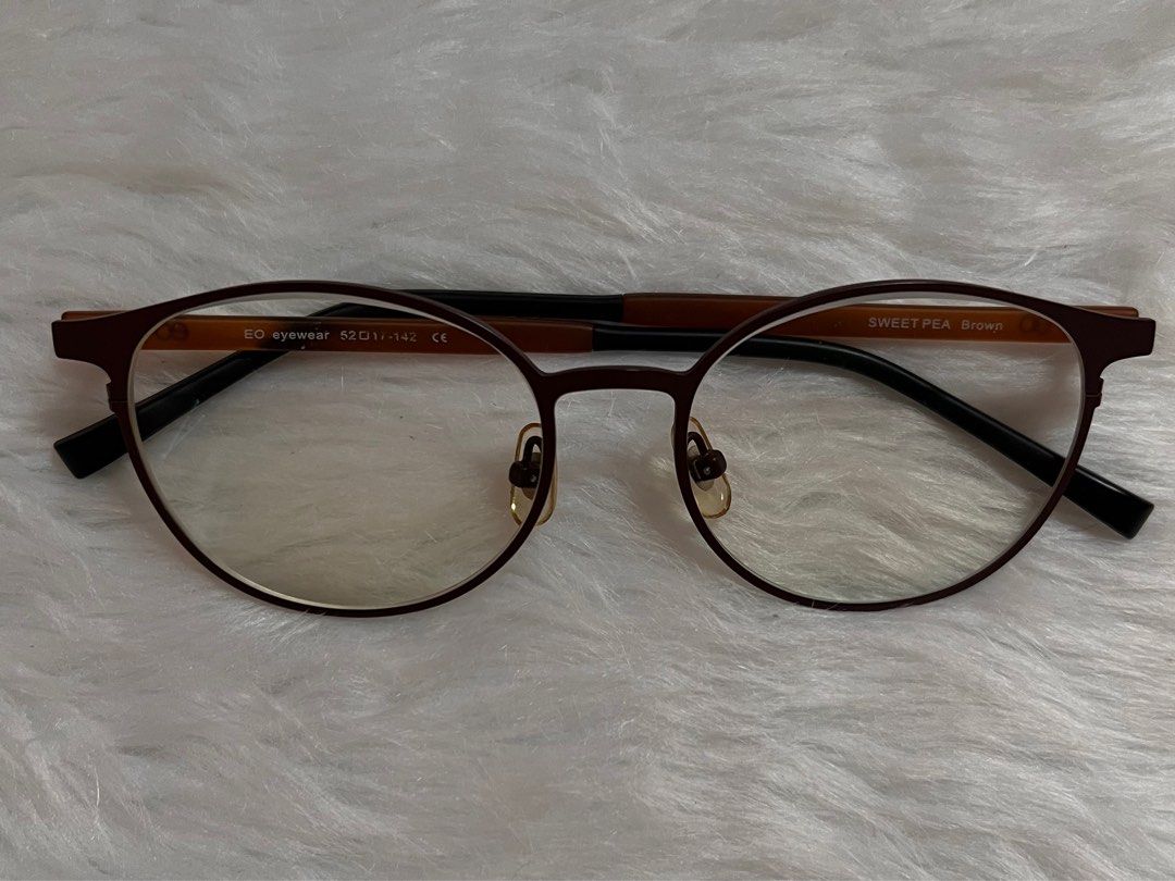 Eyeglasses - Brown and Black Frame (Category: Sunglasses & Eyewear) located in Lubao. Submitted by mioreecollection (Listing ID 1399389518, Image 1). Description: Bought sa Executive Optical at sm pampanga | diko masyado nagamit kasi diko talaga bet mag glasses.
