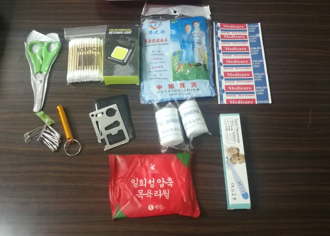 First Aid Kit Red Pouch (Category: Medical Supplies & Tools) located in Manila. Submitted by townlites (Listing ID 1399331467, Image 3). Description: Red Kit First aid kit pouch Inclusions: PBT Bandage, Scissors, Whistle, Survival Tools, Safety Pin, Disposable Raincoat, Compressed Towel, Thermometer, Cotton Buds, Band-aid and Keychain Light Brand new Quality products.