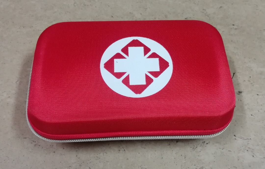 First Aid Kit Red Pouch (Category: Medical Supplies & Tools) located in Manila. Submitted by townlites (Listing ID 1399331467, Image 1). Description: Red Kit First aid kit pouch Inclusions: PBT Bandage, Scissors, Whistle, Survival Tools, Safety Pin, Disposable Raincoat, Compressed Towel, Thermometer, Cotton Buds, Band-aid and Keychain Light Brand new Quality products.