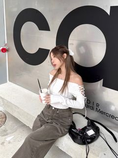 韓國🇰🇷白色極推🤍Flood U-shape Arm Ribbon Top64228975071106110