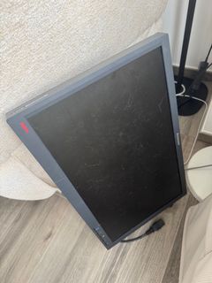 FREE - Lenovo ThinkVision Monitor64220934050561110