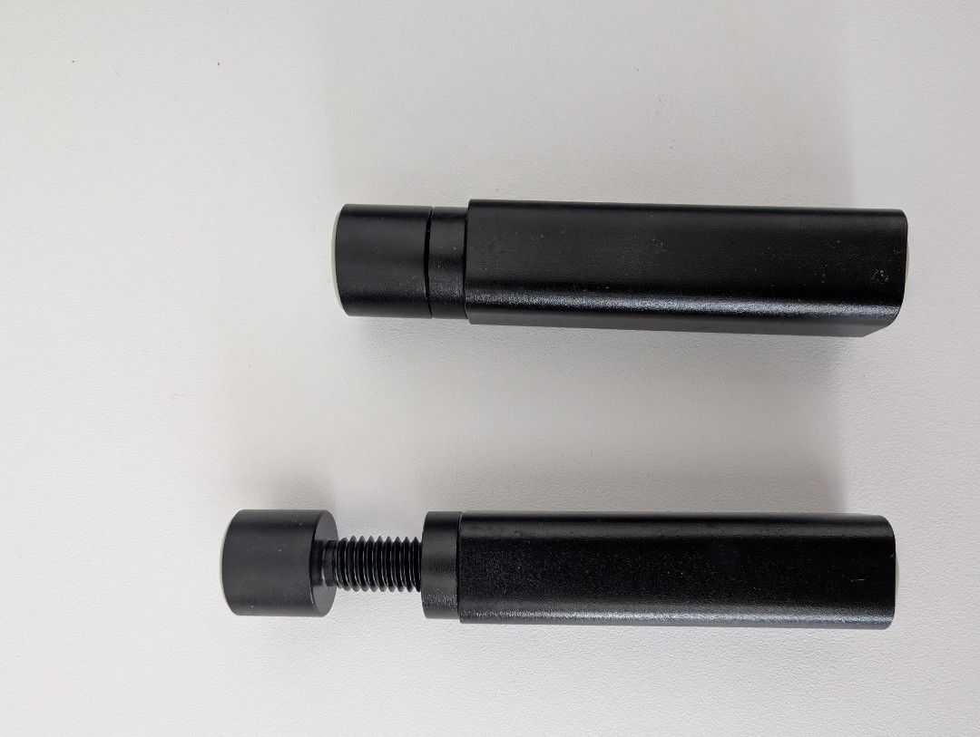 GPU support (Category: Other Accessories) located in Singapore. Submitted by cyclone (Listing ID 1399303300, Image 2). Description: magnetic GPU support to prevent it from sagging in the desktop.