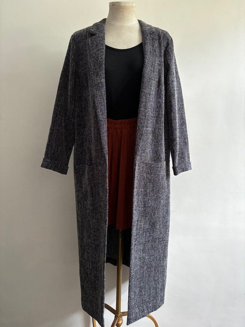H&M Long Gray Coat (Category: Coats, Jackets and Outerwear) located in Manila. Submitted by miskym (Listing ID 1399417361, Image 1). Description: .