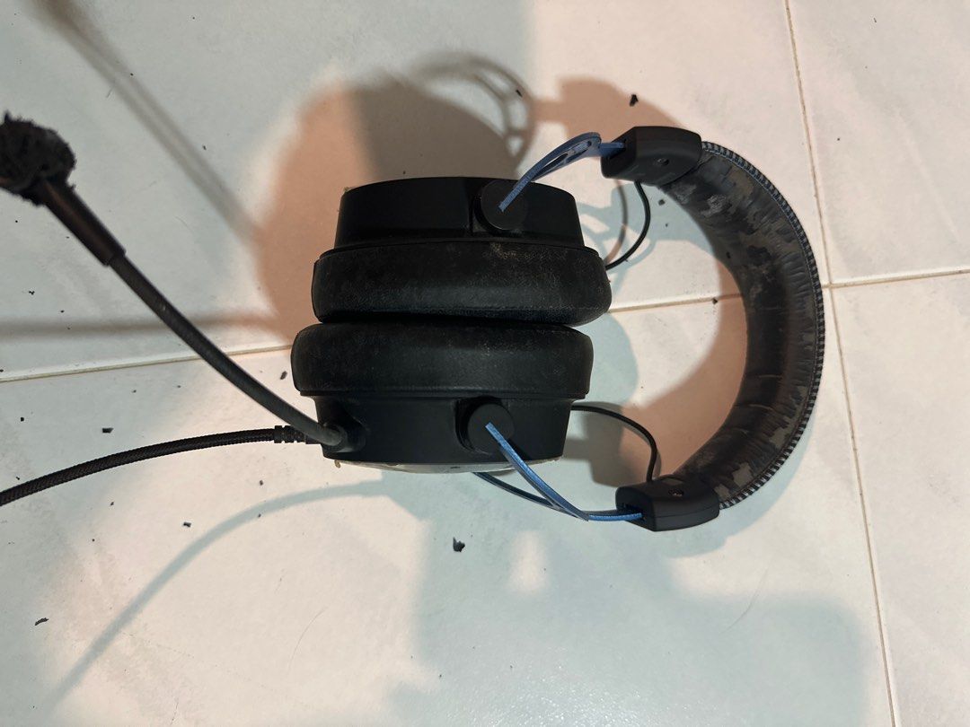 HyperX Cloud Alpha S Headset (Category: Headphones & Headsets) located in Singapore. Submitted by deyhhhy (Listing ID 1399371664, Image 1). Description: - HyperX Cloud II gaming headset. - Includes detachable microphone. - Includes USB sound card. -Leather earcups and headrest and peeled and broken, can be easily replaced -Detachable mic .