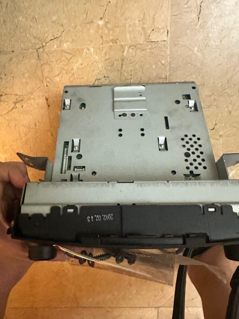 Hyundai Sta fe radio (Category: Audio, Video, Alarm and other Electronic Accessories) located in Quezon City. Submitted by lessp (Listing ID 1399421093, Image 3). Description: Old heavily used . .