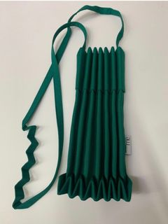 ISSEY MIYAKE ME褶皺斜孭袋64230163695618110