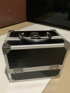 (Kategori: ) berada di . Dikirim oleh prelovedandvintage (ID iklan 1399361425, Gambar 1). Deskripsi: .