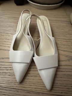 🇯🇵Launa Lea 白色尖頭平底鞋64229675020419110