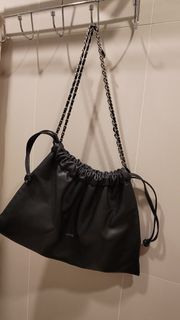 Lethe Black Drawstring Handbag with Chain Straps64230163839363110