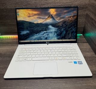 LG LG15Z96 15.6" - 980g 輕薄筆記型電腦