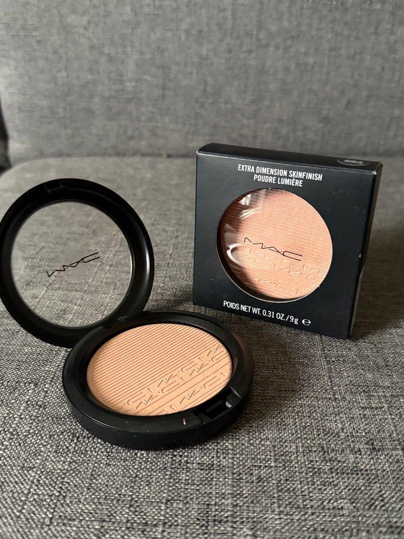 Mac highlighter (Category: Makeup) located in Tagaytay City. Submitted by marz.shopping (Listing ID 1399268283, Image 1). Description: Brand new Shade: petallic.
