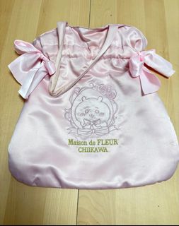 Maison de FLEUR Chiikawa 粉色緞面手提包64230509971331110