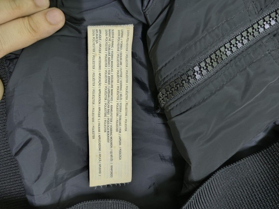 Mango Man Basic Jacket - XS (Category: Coats, Jackets and Outerwear) located in Kuala Lumpur. Submitted by nidsell.tings (Listing ID 1399417166, Image 3). Description: Black Mango Man Basic jacket in size XS. Features a full zipper, side pockets, and a stand-up collar. Made in Vietnam. Material: Polyester & Polyamide. Great for layering!.