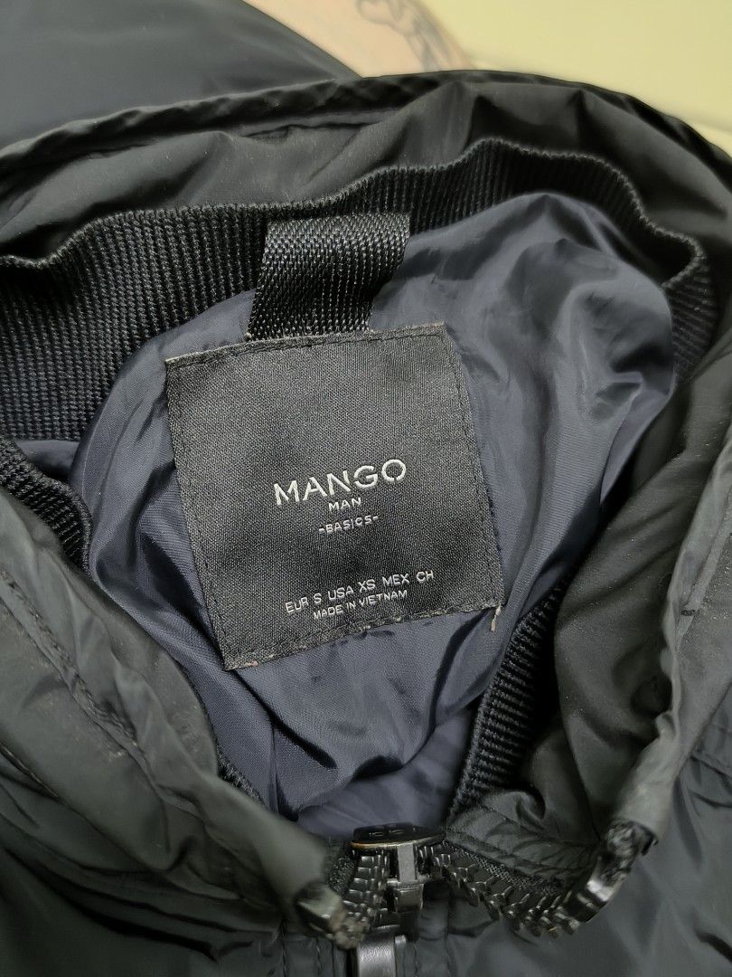 Mango Man Basic Jacket - XS (Category: Coats, Jackets and Outerwear) located in Kuala Lumpur. Submitted by nidsell.tings (Listing ID 1399417166, Image 2). Description: Black Mango Man Basic jacket in size XS. Features a full zipper, side pockets, and a stand-up collar. Made in Vietnam. Material: Polyester & Polyamide. Great for layering!.