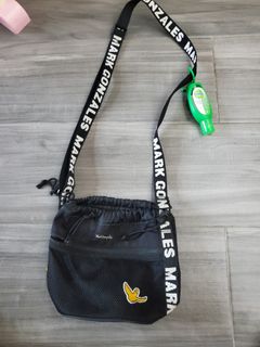 Mark Gonzales 黑色斜挎包64225815816321110