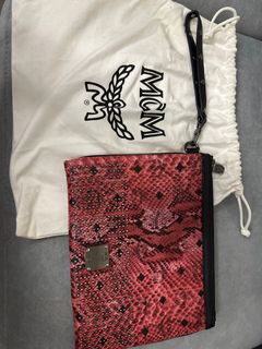 MCM 紅色蛇紋手拿包64227393065730110