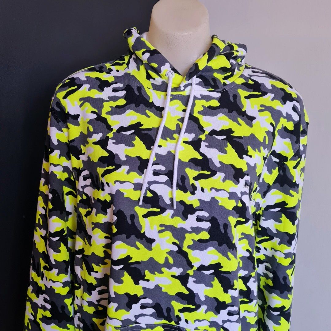 Men's size XL 'MICHAEL KORS' Fluro camouflage cotton hoodie jumper - AS NEW (Category: Men's Clothes) located in Sydney. Submitted by bilic83 (Listing ID 1399245655, Image 2). Description: .