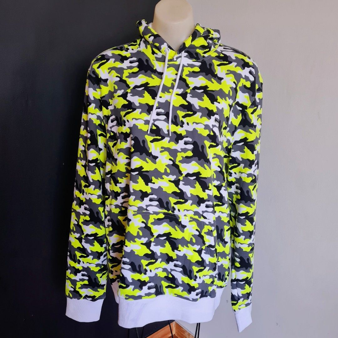 Men's size XL 'MICHAEL KORS' Fluro camouflage cotton hoodie jumper - AS NEW (Category: Men's Clothes) located in Sydney. Submitted by bilic83 (Listing ID 1399245655, Image 1). Description: .