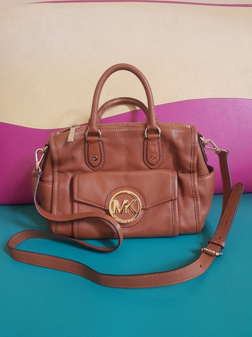 Michael Kors (Category: Shoulder Bags) located in Valenzuela. Submitted by decluttered_28 (Listing ID 1399312112, Image 1). Description: Used only twice. Nakatago lang. Leather..