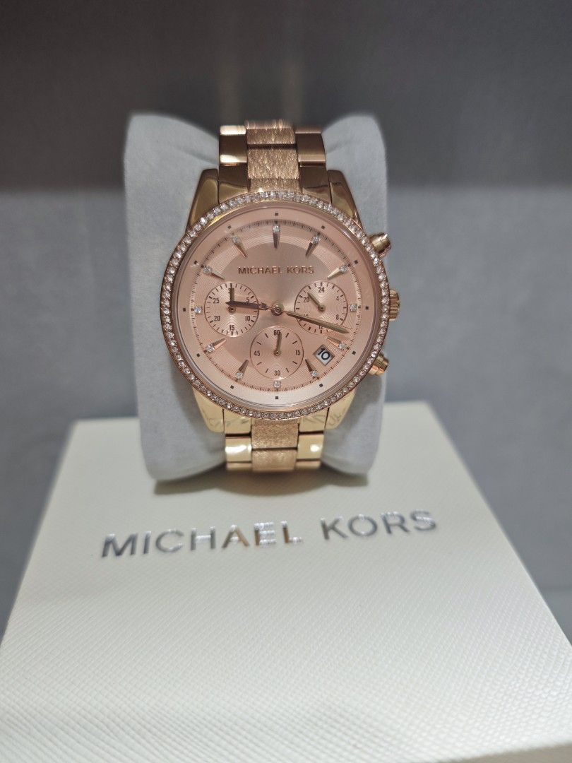 Michael Kors Rose Gold Chronograph Watch (Category: Luxury Watches) located in Dagupan City. Submitted by callmemaybe01 (Listing ID 1399249750, Image 1). Description: Elegant Michael Kors watch in rose gold. Features a chronograph dial with multiple sub-dials and a date window. The bezel is adorned with sparkling accents. Comes with a matching rose gold bracelet. Includes the original Michael Kors box, Tag and Extra Links. OPEN TO LBC COP. Can se