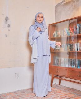(Category: ) located in . Submitted by Clearingwardrobe (Listing ID 1399404221, Image 1). Description: .