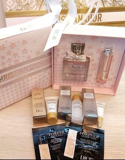 Miss Dior 限量版粉紅Valentines Box set~ Blooming Bouquet Perfume 50ml香水 ~Full Size Dior Lip Glow唇膏 #001 Pink64225230071553110