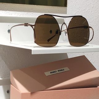Miu Miu 棕色太陽眼鏡64227223623811110