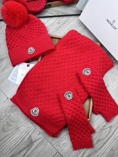 MONCLER 福利好物【圍巾帽子帶毛球手套 】三件套套裝簡單大氣是這款_8rJ_Q64228976732546110