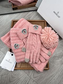 MONCLER 福利好物【圍巾帽子帶毛球手套 】三件套套裝簡單大氣是這款_b61IQ64228976719363110