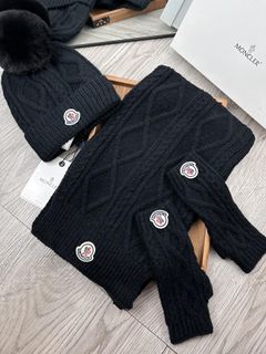 MONCLER 福利好物【圍巾帽子帶毛球手套 】三件套套裝簡單大氣是這款_DMBA64228976712195110