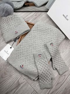 MONCLER 福利好物【圍巾帽子帶毛球手套 】三件套套裝簡單大氣是這款_-JjMA64228976752129110