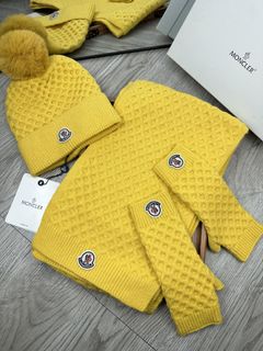 MONCLER 福利好物【圍巾帽子帶毛球手套 】三件套套裝簡單大氣是這款_sN0QQ64228976684547110