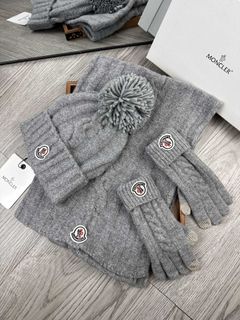MONCLER 福利好物【圍巾帽子帶毛球手套 】三件套套裝簡單大氣是這款_x3RfA64228976678018110