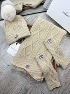MONCLER 福利好物【圍巾帽子帶毛球手套 】三件套套裝簡單大氣是這款_XhwRw64228976650753110