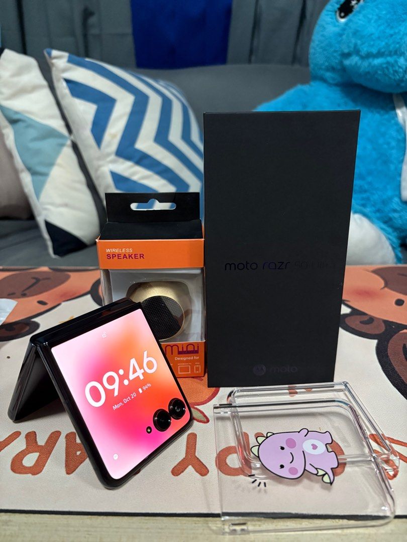 Moto Razr Ultra 50 (Category: Portable Audio Accessories) located in Quezon City. Submitted by shawi_08 (Listing ID 1399417587, Image 2). Description: 📱 Motorola Razr 50 Ultra – ₱25,500 Only! 🔥 Good as New • Complete Package Experience flagship flip power with this premium foldable — elegant design, sharp display, and ultra-smooth performance 💪 ✅ Global ROM (US Variant) ✅ Physical SIM + eSIM (Fully Unlocked) ✅ Better specs than Samsung Flip 7 