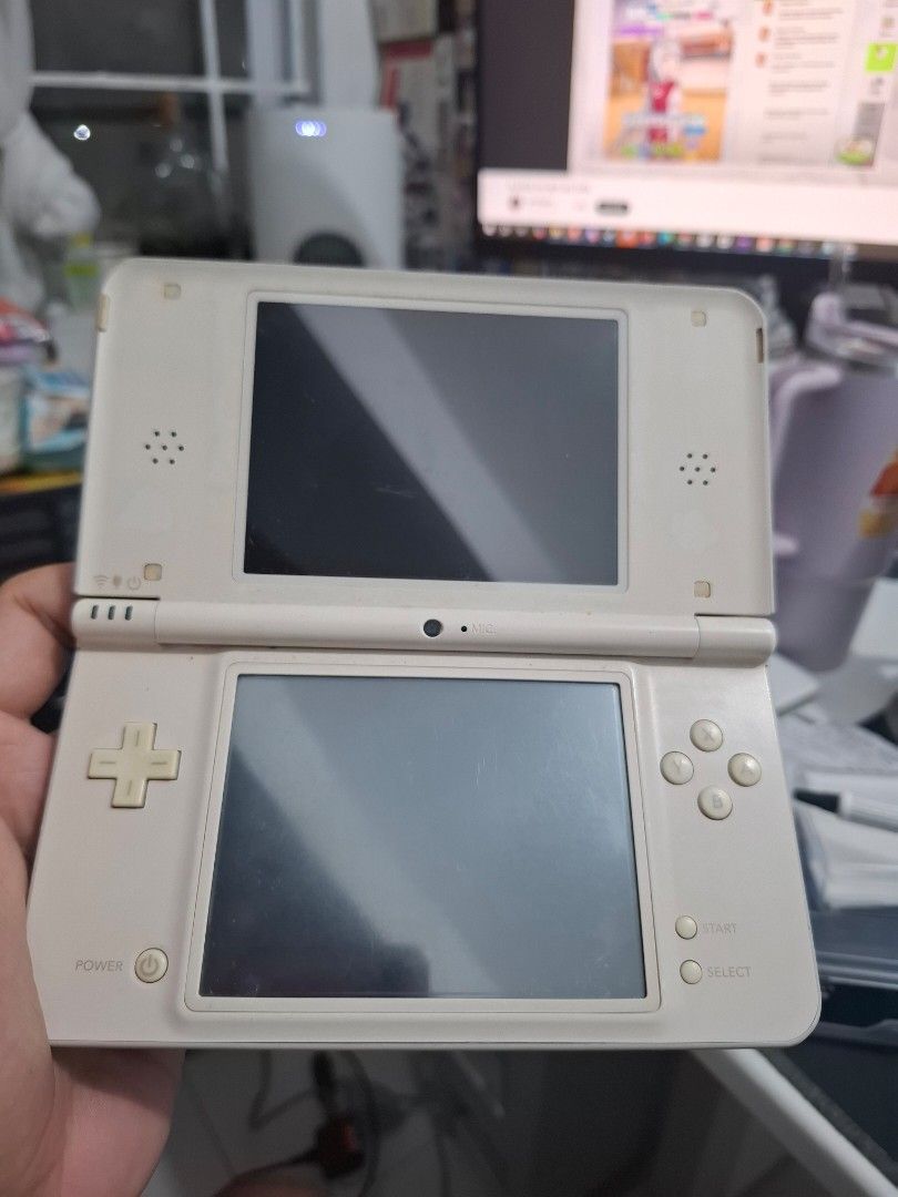 Nintendo DSi XL/LL (Category: Nintendo) located in Caloocan City. Submitted by wakastam (Listing ID 1399283505, Image 1). Description: White DSi XL - All buttons working - with 4gb SD card filled with games - Camera working Minor Issues - may pag dark na yung corners ng top screen pero di naman pansin pag gaming - minor scratches - no charger - no stylus Price is negotiable Delivery method: JNT, LBC, lalamove Meet up: around San fernando Pampanga
