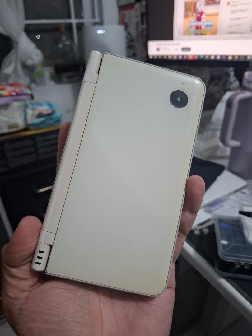 Nintendo DSi XL/LL (Category: Nintendo) located in Caloocan City. Submitted by wakastam (Listing ID 1399283505, Image 3). Description: White DSi XL - All buttons working - with 4gb SD card filled with games - Camera working Minor Issues - may pag dark na yung corners ng top screen pero di naman pansin pag gaming - minor scratches - no charger - no stylus Price is negotiable Delivery method: JNT, LBC, lalamove Meet up: around San fernando Pampanga