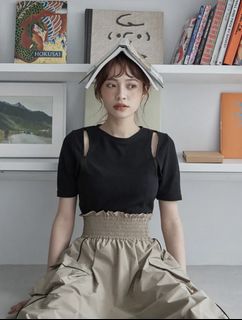 台灣no. 11 number eleven 前肩簍空剪接上衣64228235533569110