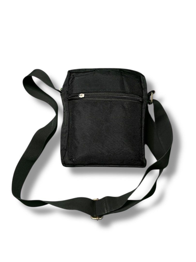 Oakley sling bags (Category: Sling Bags) located in Palauig. Submitted by thrifterthriftingthrifted (Listing ID 1399251840, Image 2). Description: No pullers.