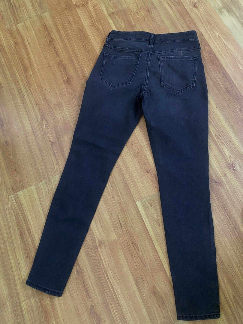 Old Navy RockStar Jeans (Category: Jeans) located in Mandaluyong City. Submitted by southborder (Listing ID 1399265411, Image 3). Description: semi ripped old navy stretchable denim black pants 350 pesos only fits size 27-28.