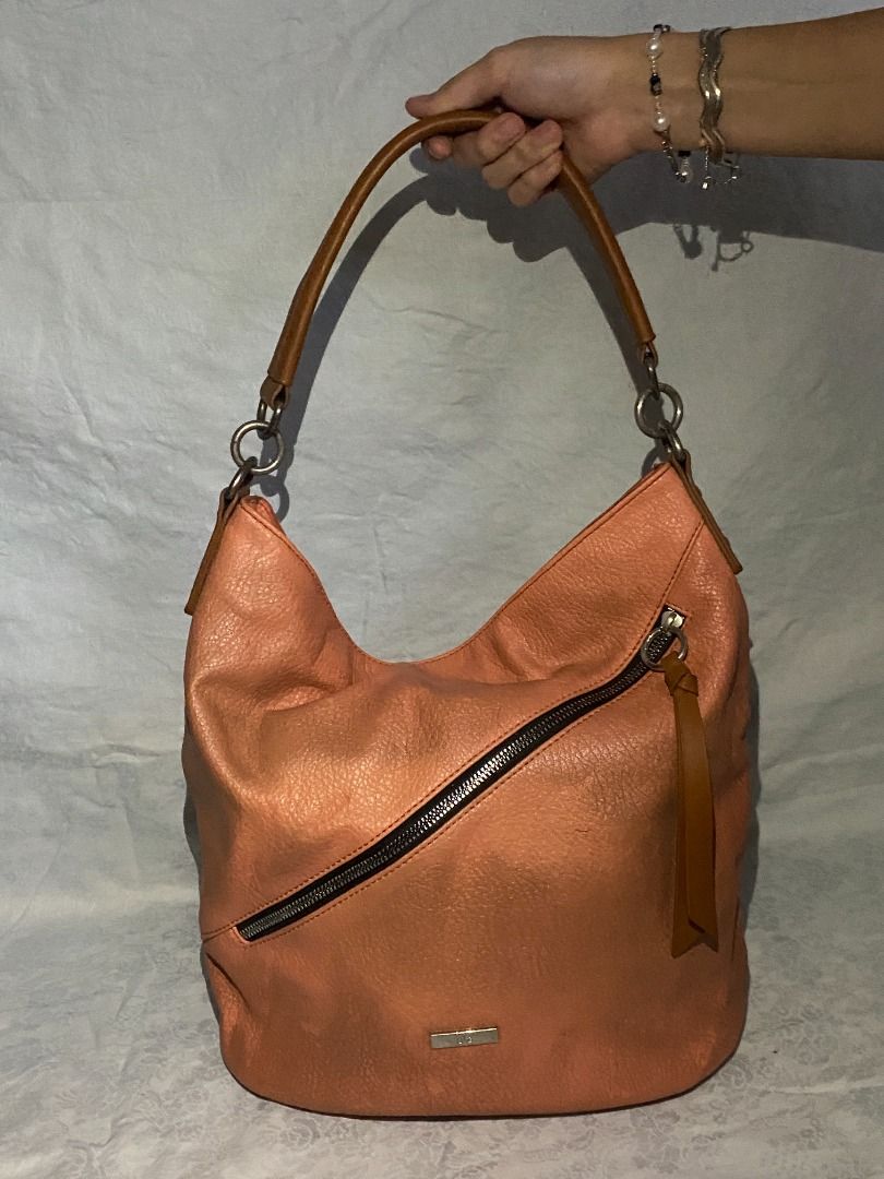 Orange Hobo Bag with Brown Straps (Category: Shoulder Bags) located in Rizal. Submitted by protractor (Listing ID 1399332056, Image 1). Description: ⭐️ Pre-loved ⭐️ Small ⭐️ In Very Good condition Location: Taytay Rizal Payment: GCASH SF: shoulder by buyer Send a PM for more pictures and info! ✨Stylish orange hobo bag ✨Brown straps ✨Textured material.